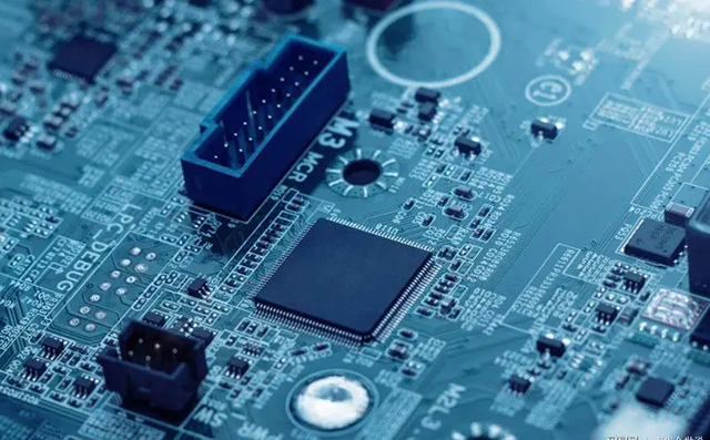 收購 Broadcom：主機(jī)總線適配器、RAID 控制卡、SAS 擴(kuò)展器、硬盤驅(qū)動(dòng)器